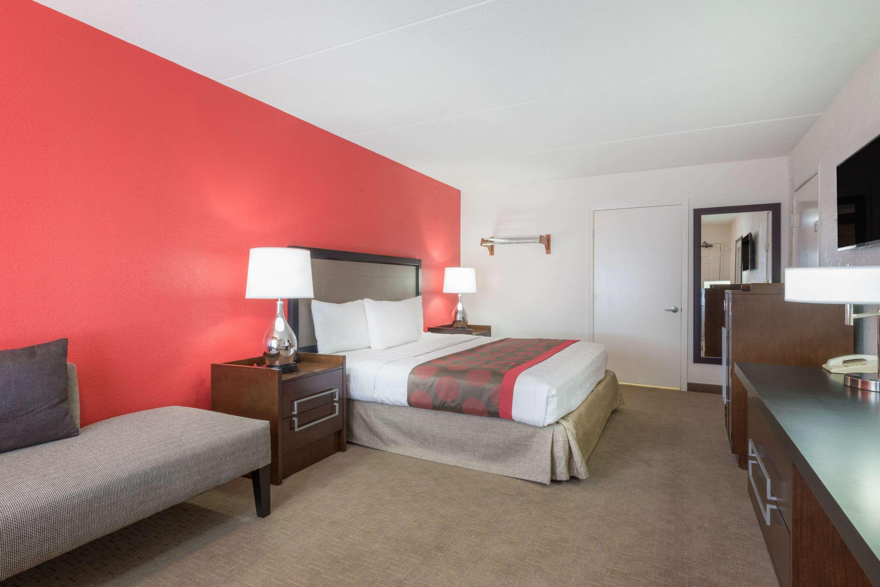 Ramada By Wyndham Albuquerque Airport Hotel Exterior photo