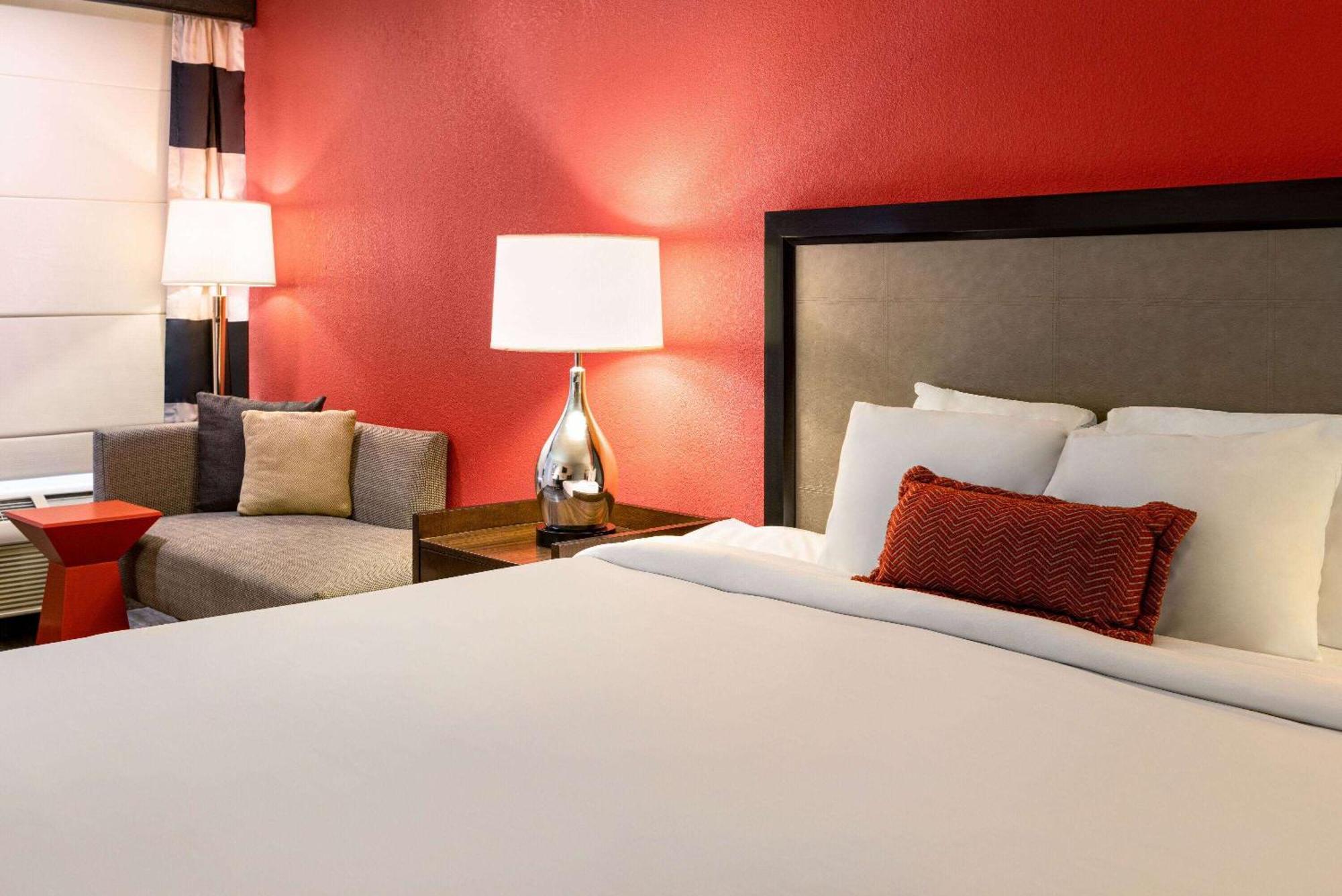 Ramada By Wyndham Albuquerque Airport Hotel Exterior photo