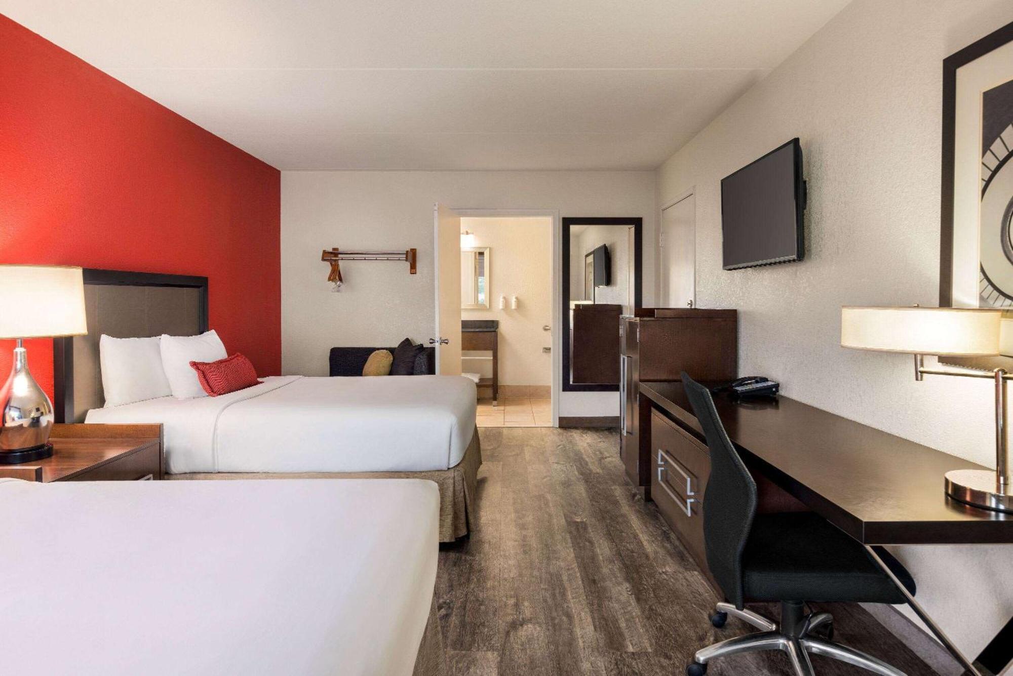 Ramada By Wyndham Albuquerque Airport Hotel Exterior photo