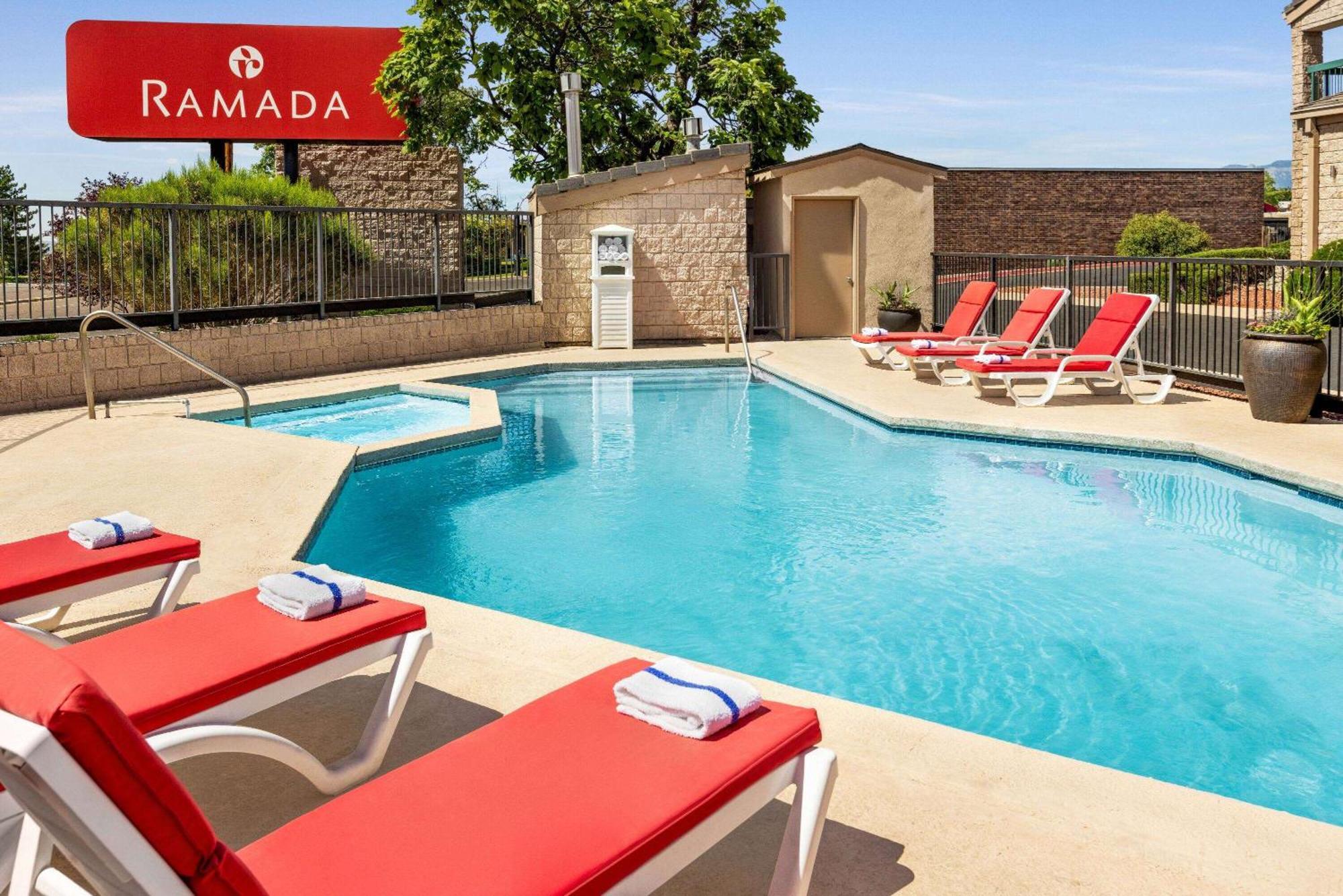 Ramada By Wyndham Albuquerque Airport Hotel Exterior photo