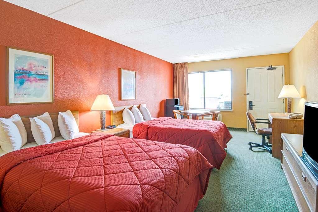Ramada By Wyndham Albuquerque Airport Hotel Room photo